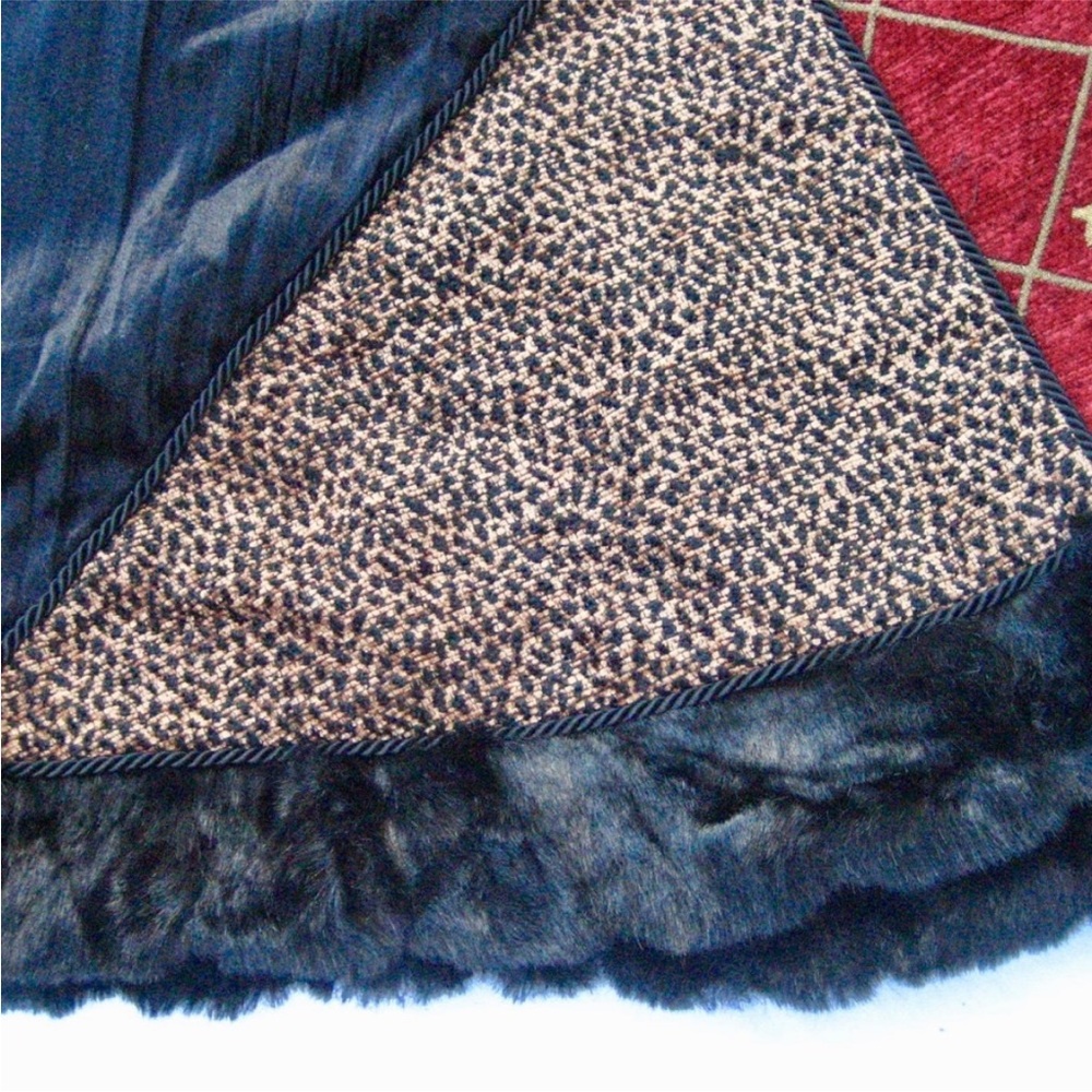 $110 Villa Bacci Christmas Tree Skirt Leopard red gold Black faux fur edge 60”